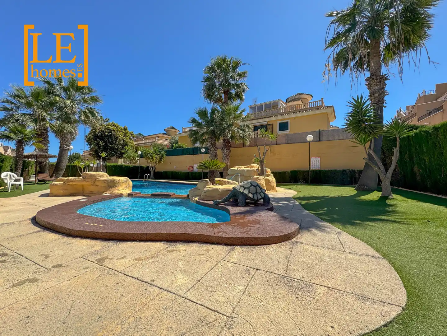 Piscina de Apartament en venda en Orihuela amb Aire condicionat, Moblat i Forn