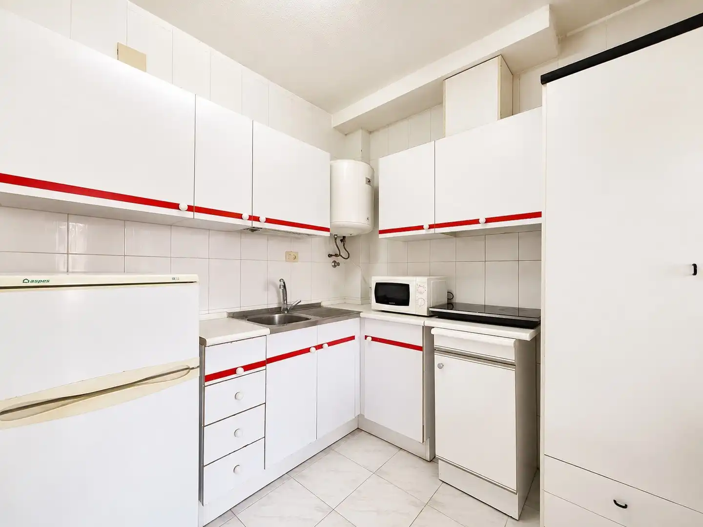 Cocina de Estudio de alquiler en Torrevieja con Aire acondicionado, Piscina y Amueblado