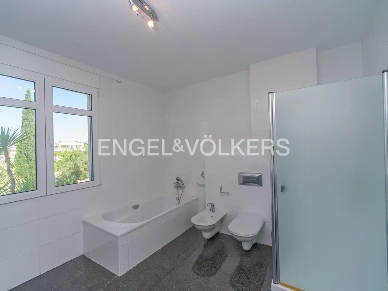 Bathroom of Houses for sale in Elche / Elx  with Air Conditioner, Heating and Private garden