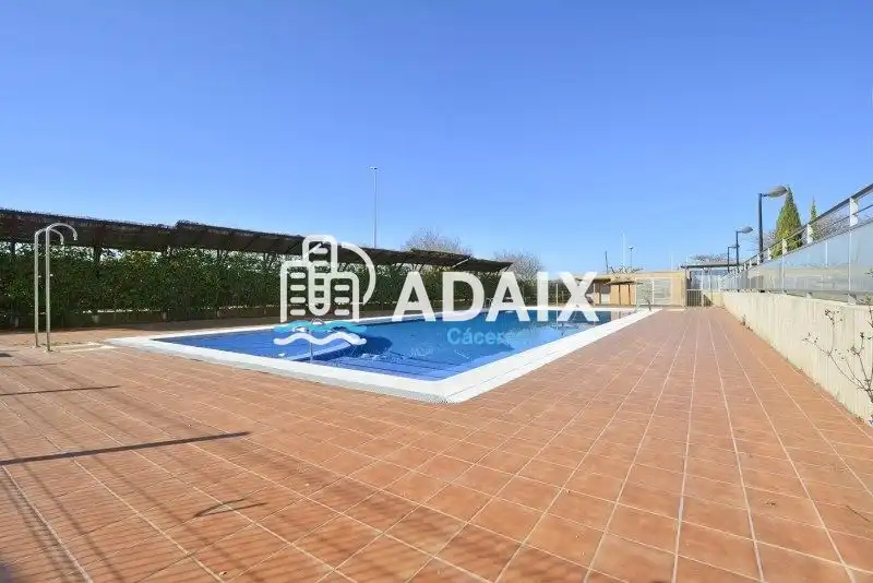 Piscina de Ático en venta en Cáceres con Aire acondicionado, Calefacción y Terraza