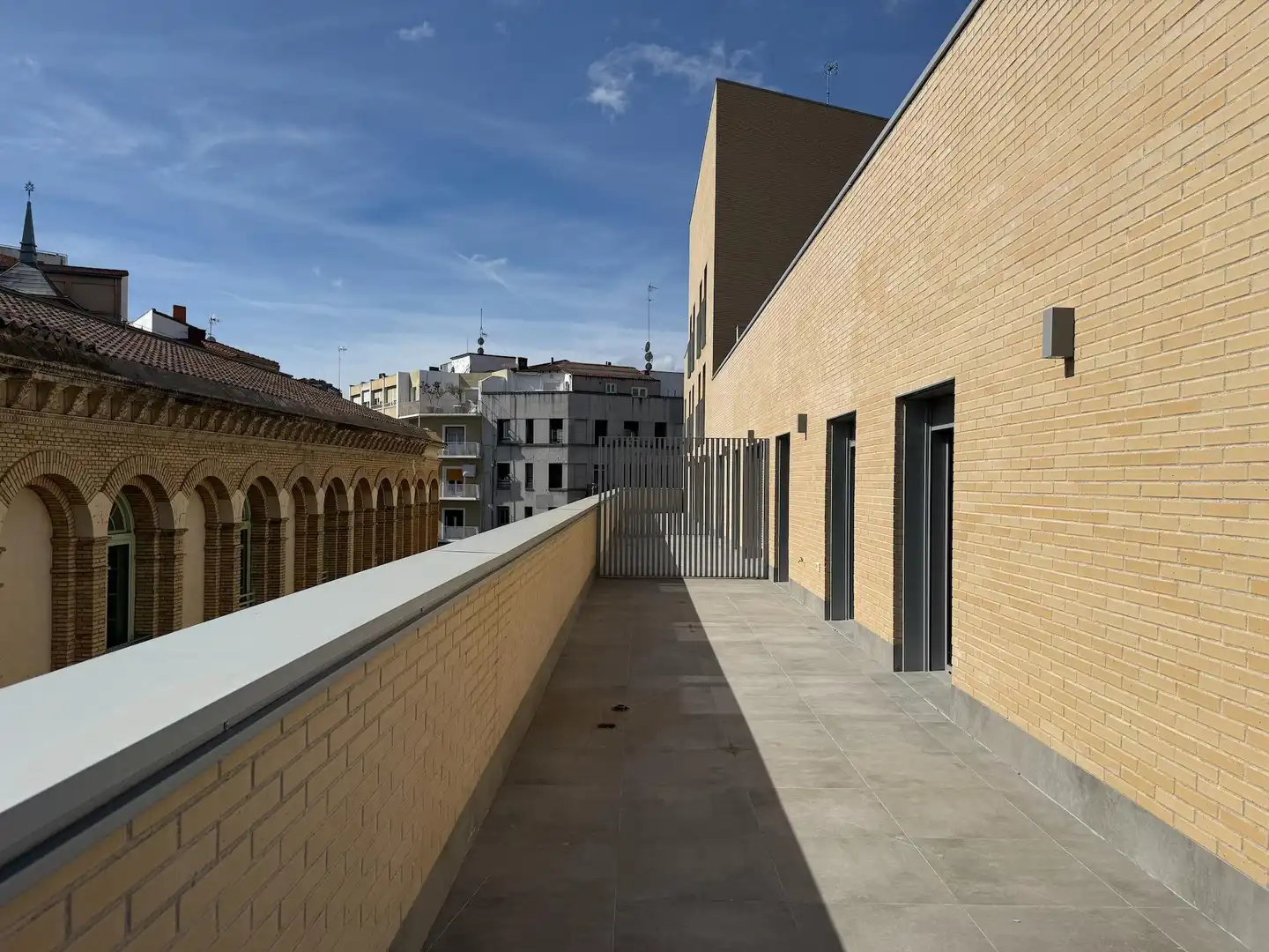 Vista exterior de Ático en venta en Zaragoza con Calefacción, Terraza y Trastero