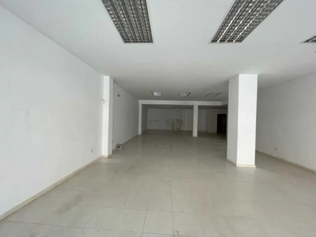 Local comercial en venta en Avenida Primero de Mayo, imagen 15