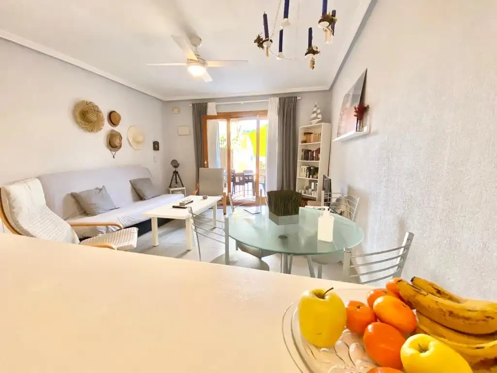 Comedor de Planta baja de alquiler en Torrevieja con Jardín privado, Terraza y Piscina