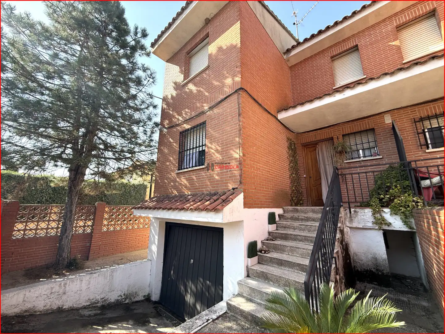 Vista exterior de Casa adosada en venda en Quismondo amb Calefacció i Terrassa