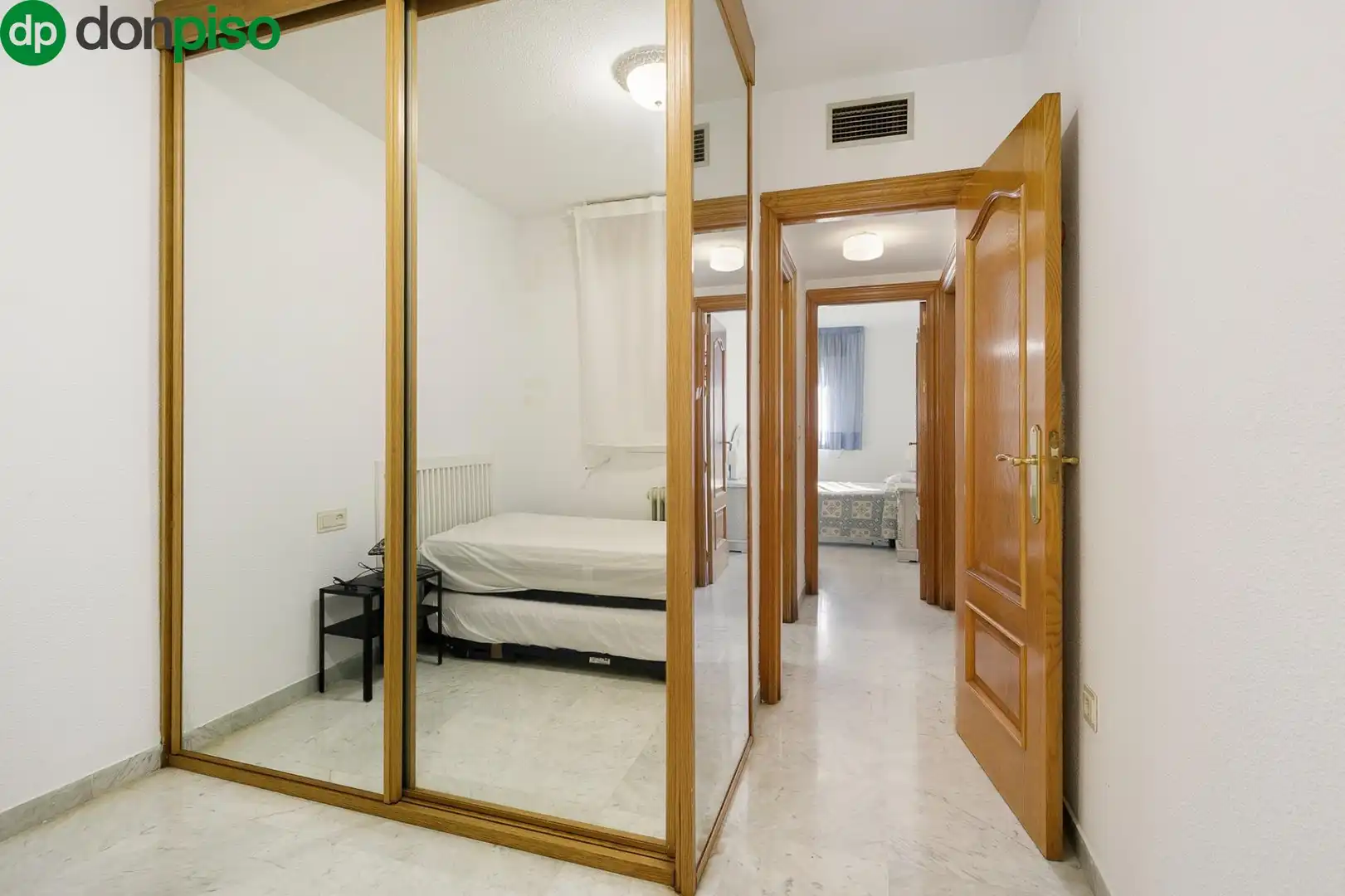 Bedroom of Flat for sale in Granada  with Air Conditioner, Heating and Terrace