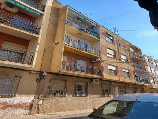 Piso en Venta en C/ Villena en Centro