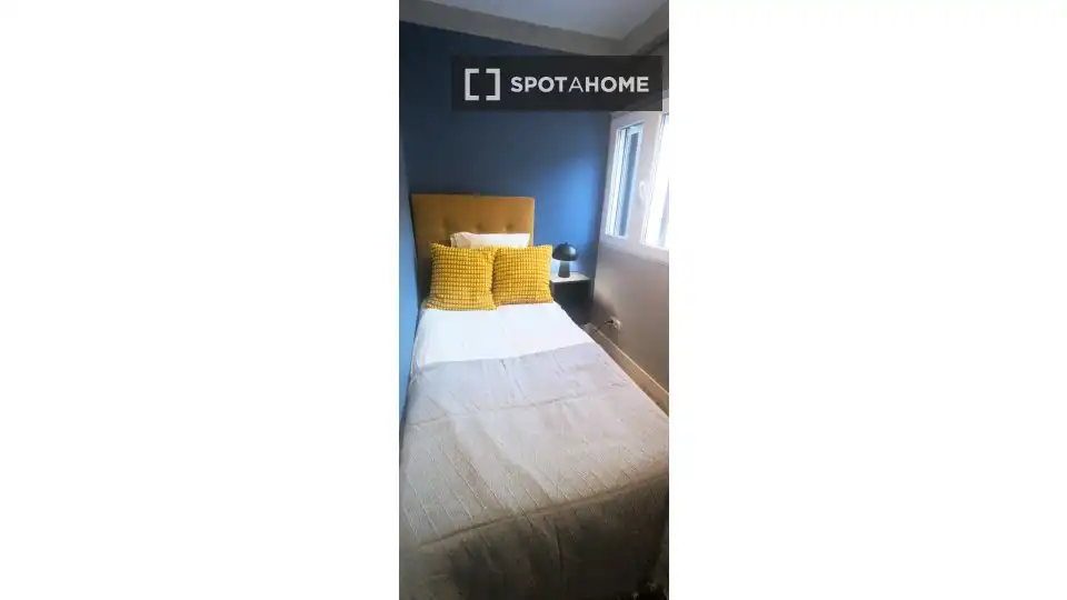 Habitación de Piso para compartir en Segovia con Aire acondicionado, Calefacción y Amueblado