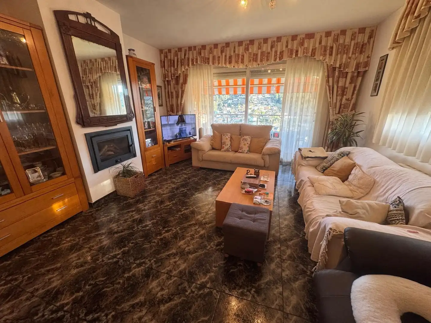 Sala de estar de Casa o chalet en venta en Corbera de Llobregat con Calefacción, Jardín privado y Terraza