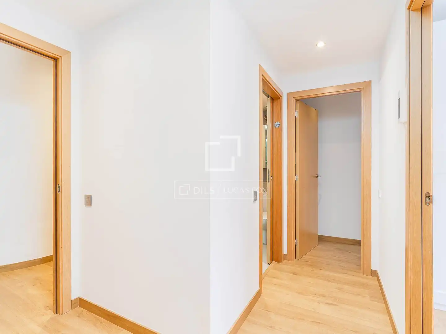Flat for sale in Barcelona  with Air Conditioner, Terrace and Storage room