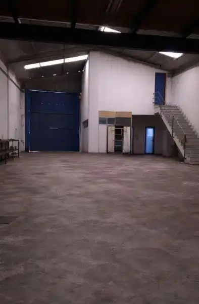 Nave industrielle à vendre à Cerro - Amate