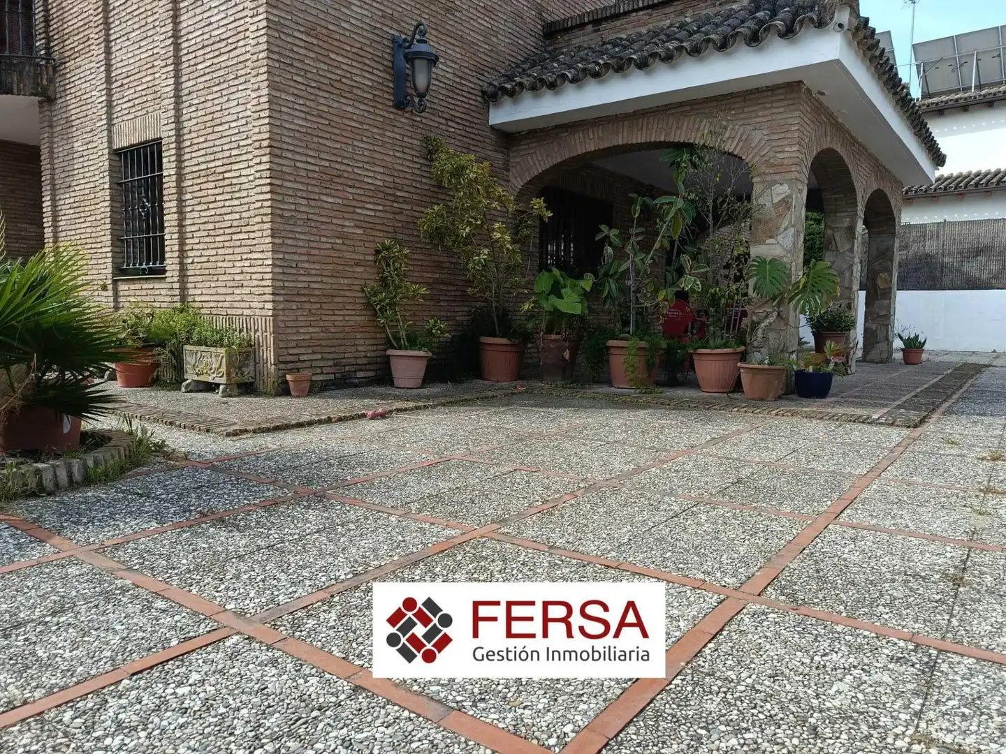 Vista exterior de Casa o xalet en venda en El Puerto de Santa María amb Jardí privat, Terrassa i Traster