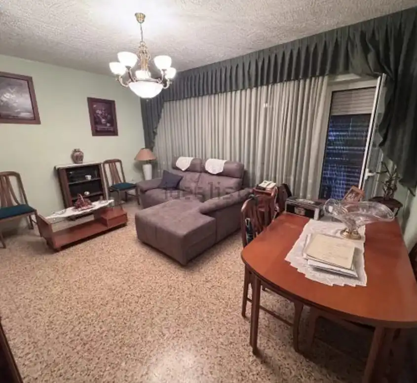 Flat with balcony for sale in El Mercado - Plaza de Toros