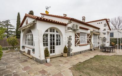 Vista exterior de Casa o xalet en venda en Sant Cugat del Vallès amb Terrassa, Piscina i Balcó