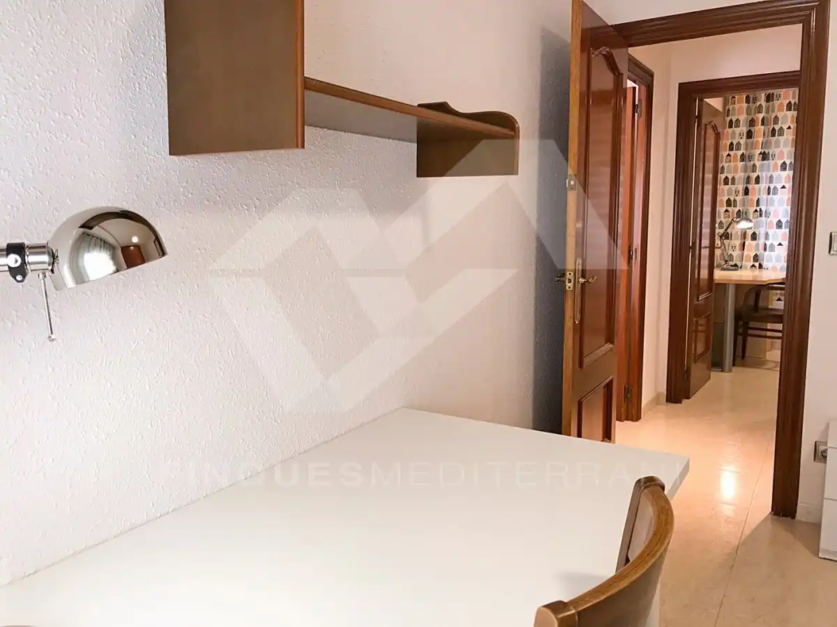 Dormitori de Pis de lloguer en Tarragona amb Aire condicionat, Calefacció i Terrassa