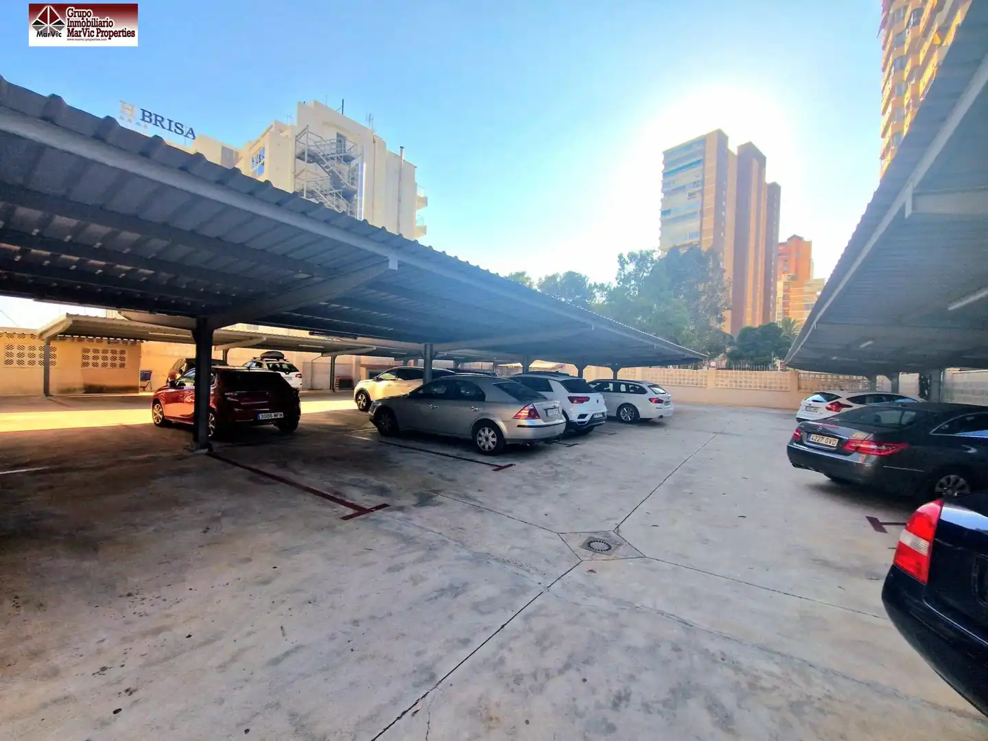 Aparcament de Pis en venda en Benidorm amb Jardí privat, Terrassa i Moblat