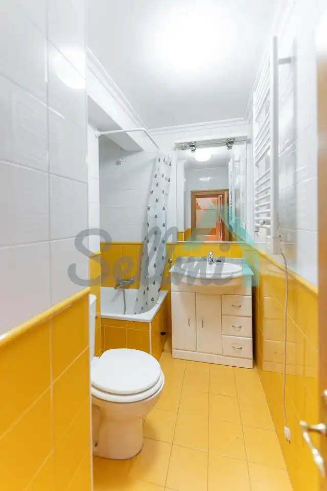 Badezimmer von Wohnung zum Verkauf in Oviedo  mit Heizung