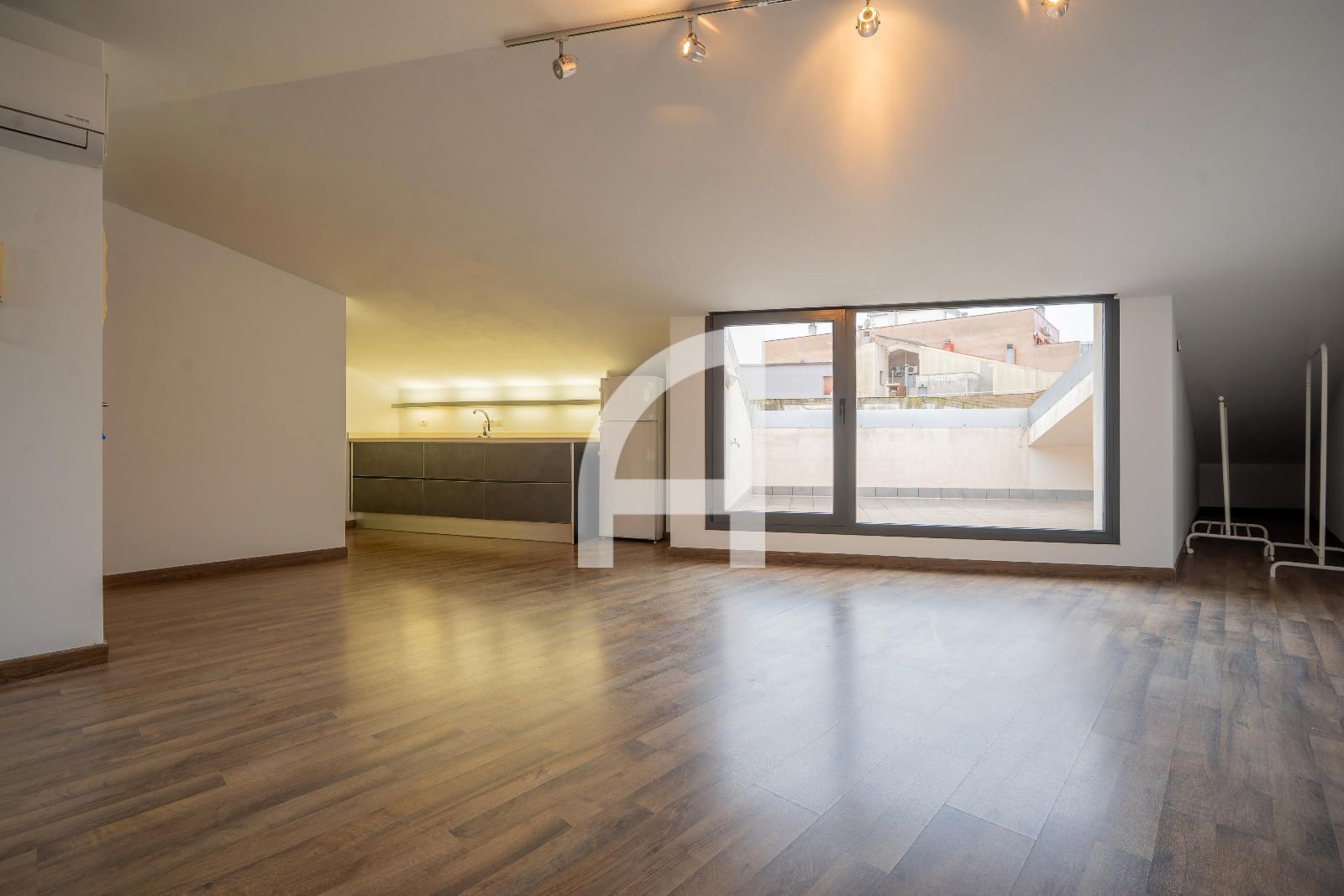 Sala d'estar de Estudi de lloguer en Molins de Rei amb Aire condicionat, Calefacció i Terrassa