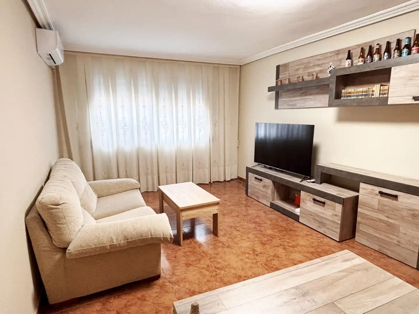 Living room of Flat for sale in Valencia  with Air Conditioner and Balcony