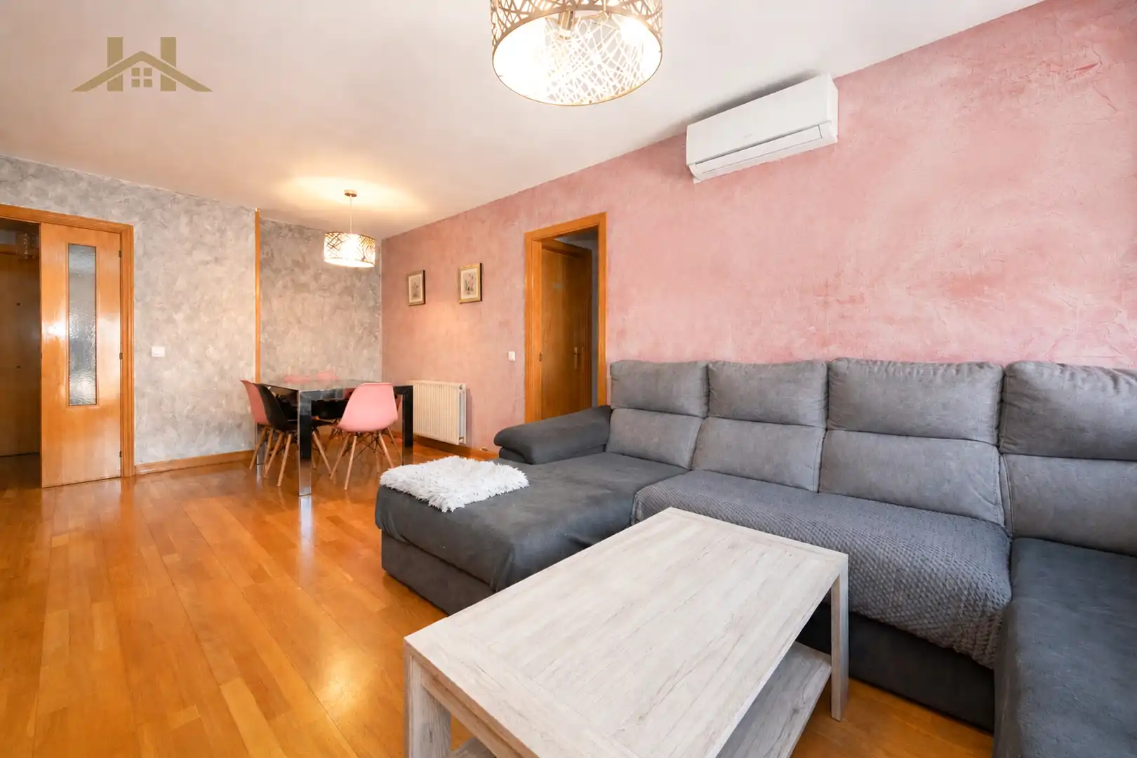 Living room of Flat for sale in Valdemoro  with Air Conditioner, Heating and Storage room