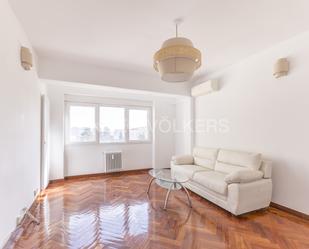 Sala d'estar de Apartament de lloguer en  Madrid Capital amb Aire condicionat, Calefacció i Parquet