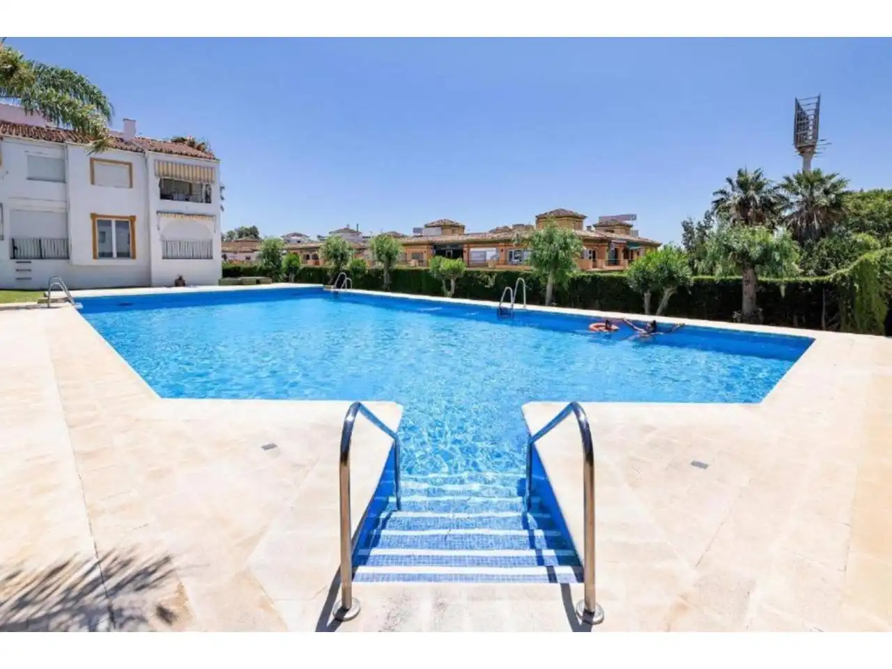 Piscina de Piso en venta en Estepona con Terraza y Piscina comunitaria