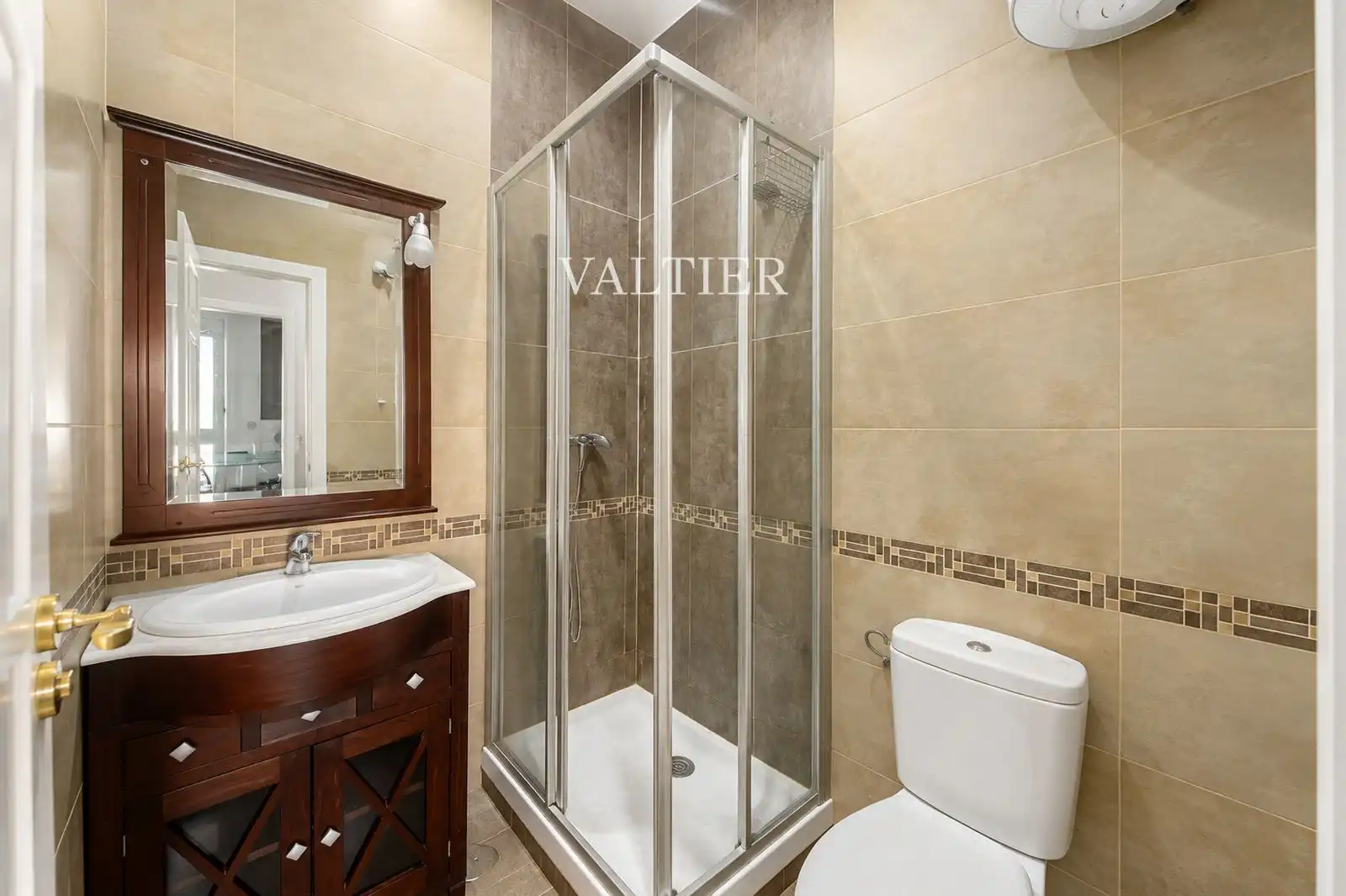 Badezimmer von Wohnung zur Miete in Madrid mit Klimaanlage und Möbliert