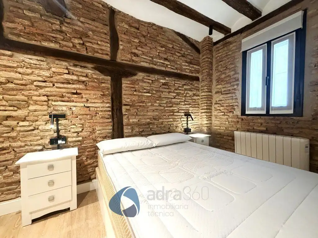 Habitación de Apartamento de alquiler en  Logroño con Calefacción y Amueblado
