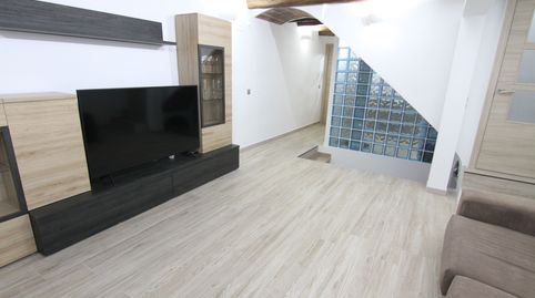 Casa reformada compuesta por dos viviendas separadas en el Casc Antic