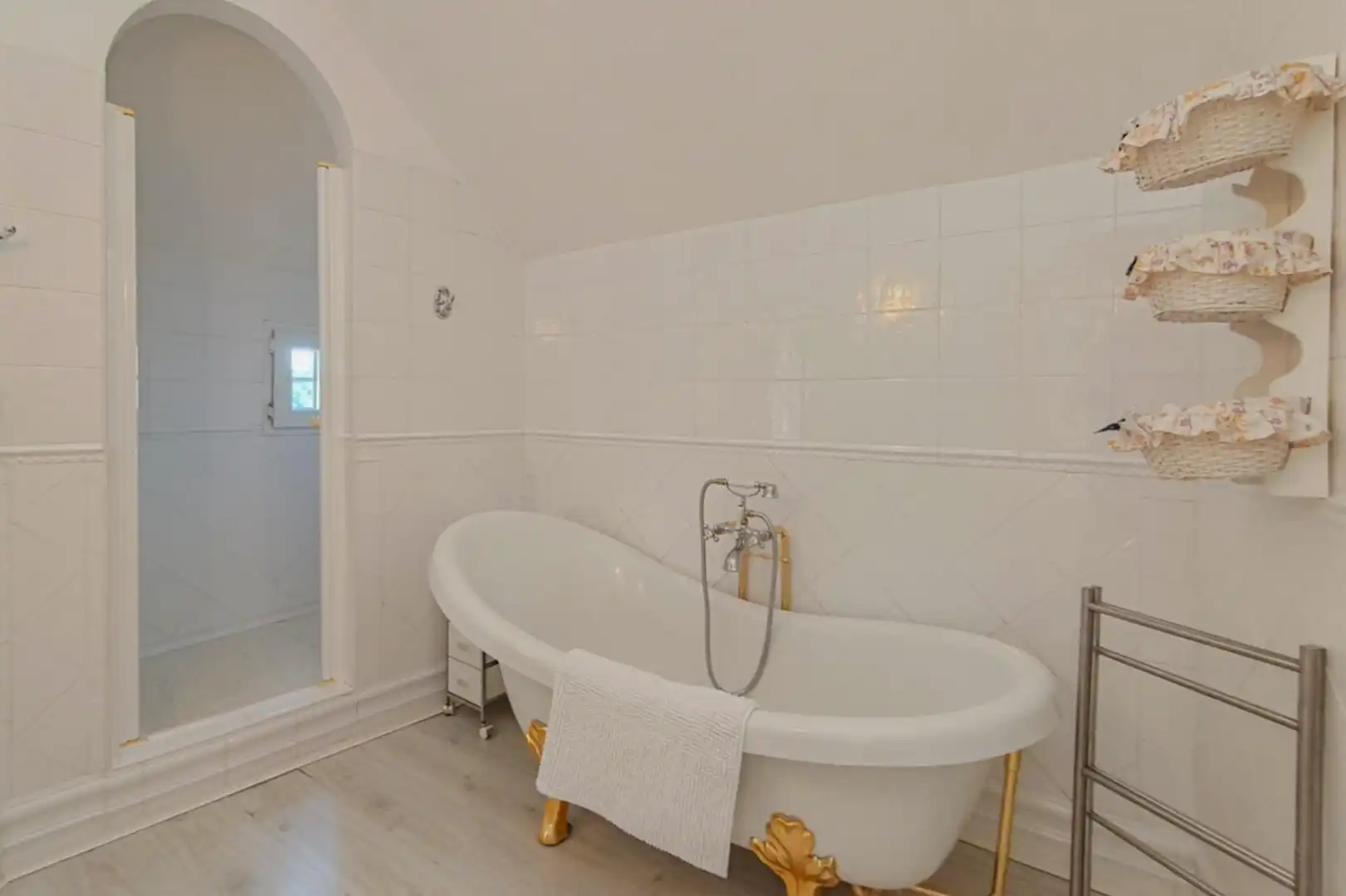 Badezimmer von Haus oder Chalet zum Verkauf in Torrelodones mit Heizung, Privatgarten und Terrasse