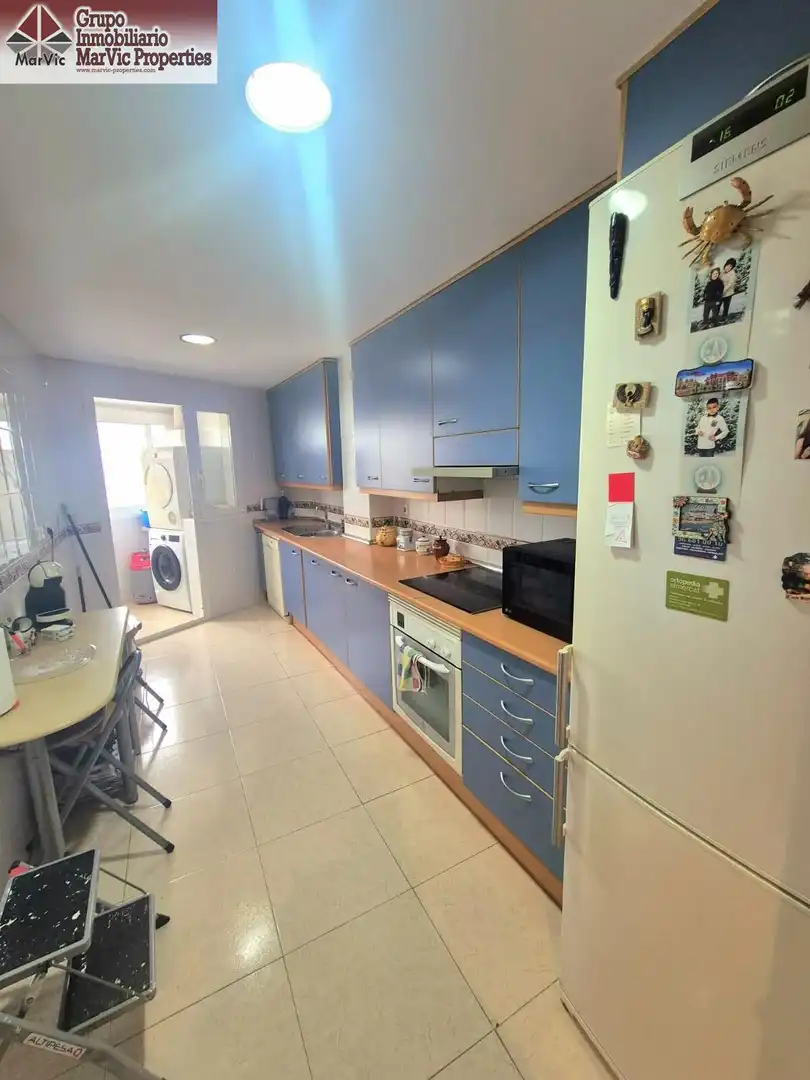 Küche von Dachboden zum Verkauf in Villajoyosa / La Vila Joiosa mit Klimaanlage, Terrasse und Balkon