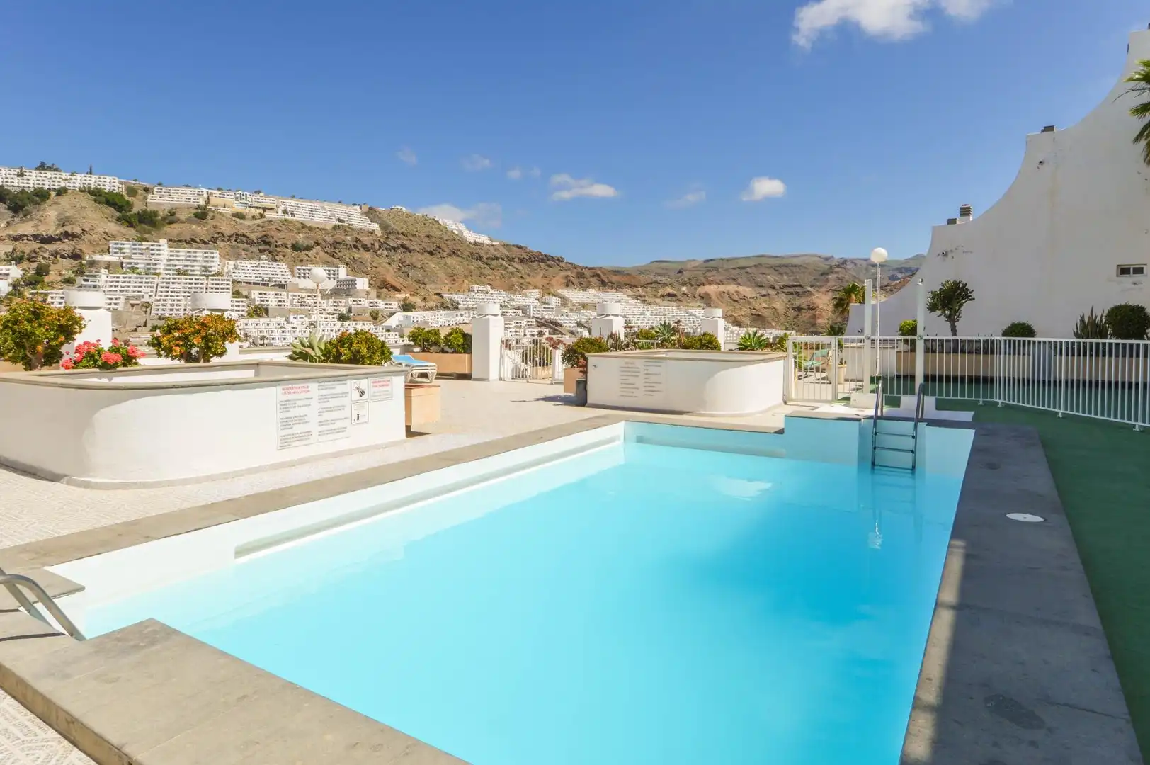 Schwimmbecken von Wohnungen zum Verkauf in Mogán mit Privatgarten, Terrasse und Gemeinschaftspool