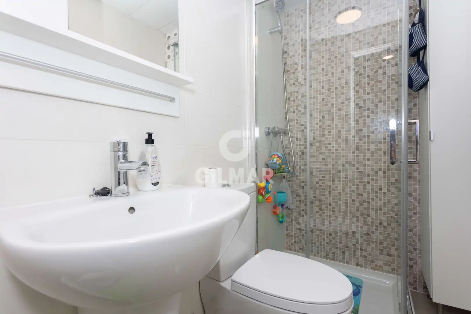 Badezimmer von Maisonette zum Verkauf in Madrid mit Heizung, Privatgarten und Abstellraum