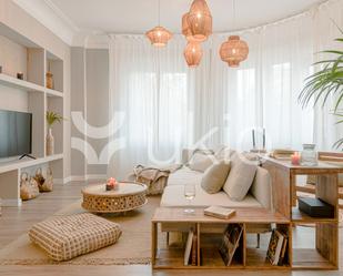 Sala d'estar de Apartament de lloguer en  Madrid Capital amb Aire condicionat, Calefacció i Terrassa