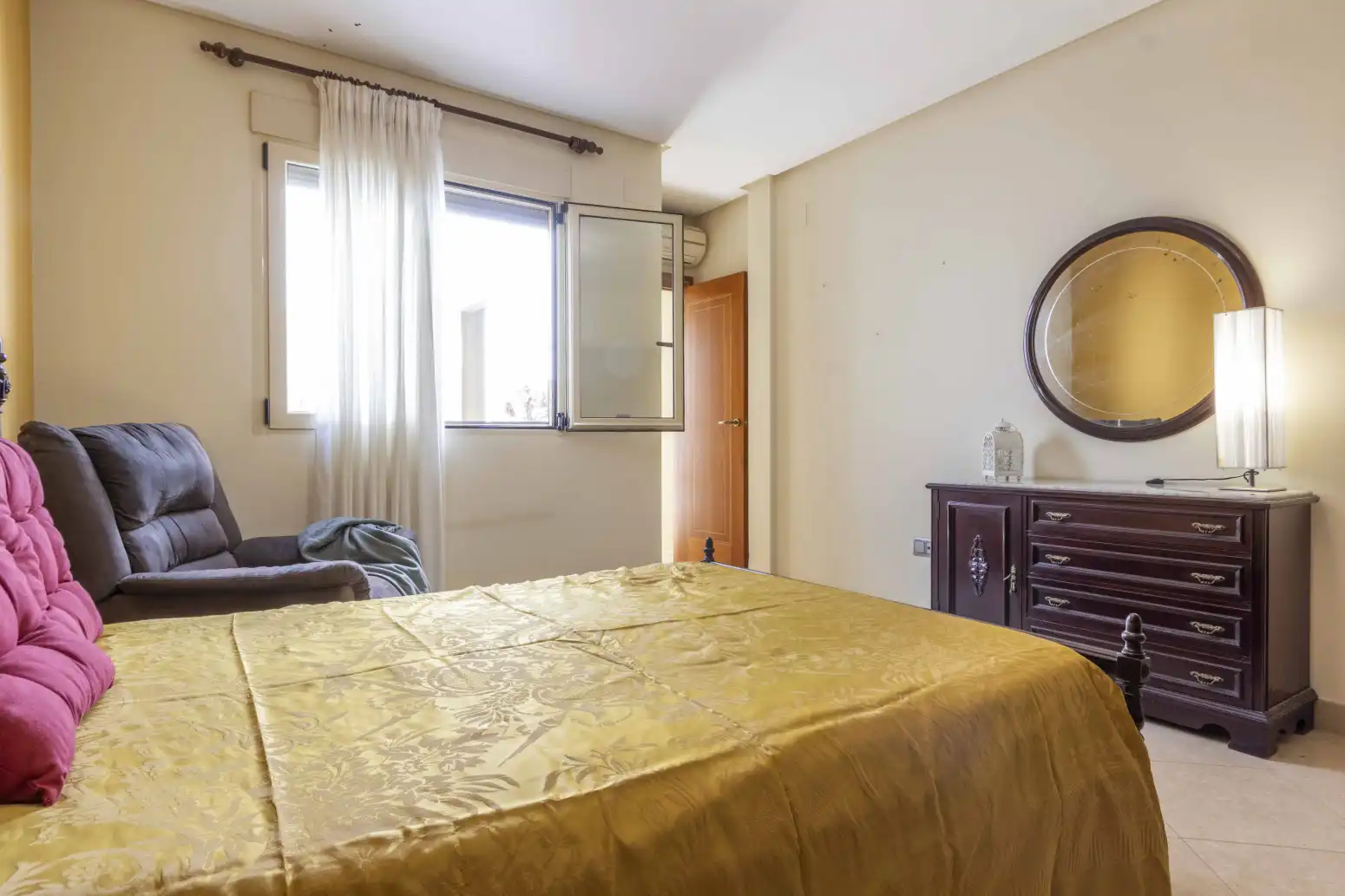 Habitación de Casa o chalet en venta en Rafelbuñol / Rafelbunyol con Trastero y Balcón