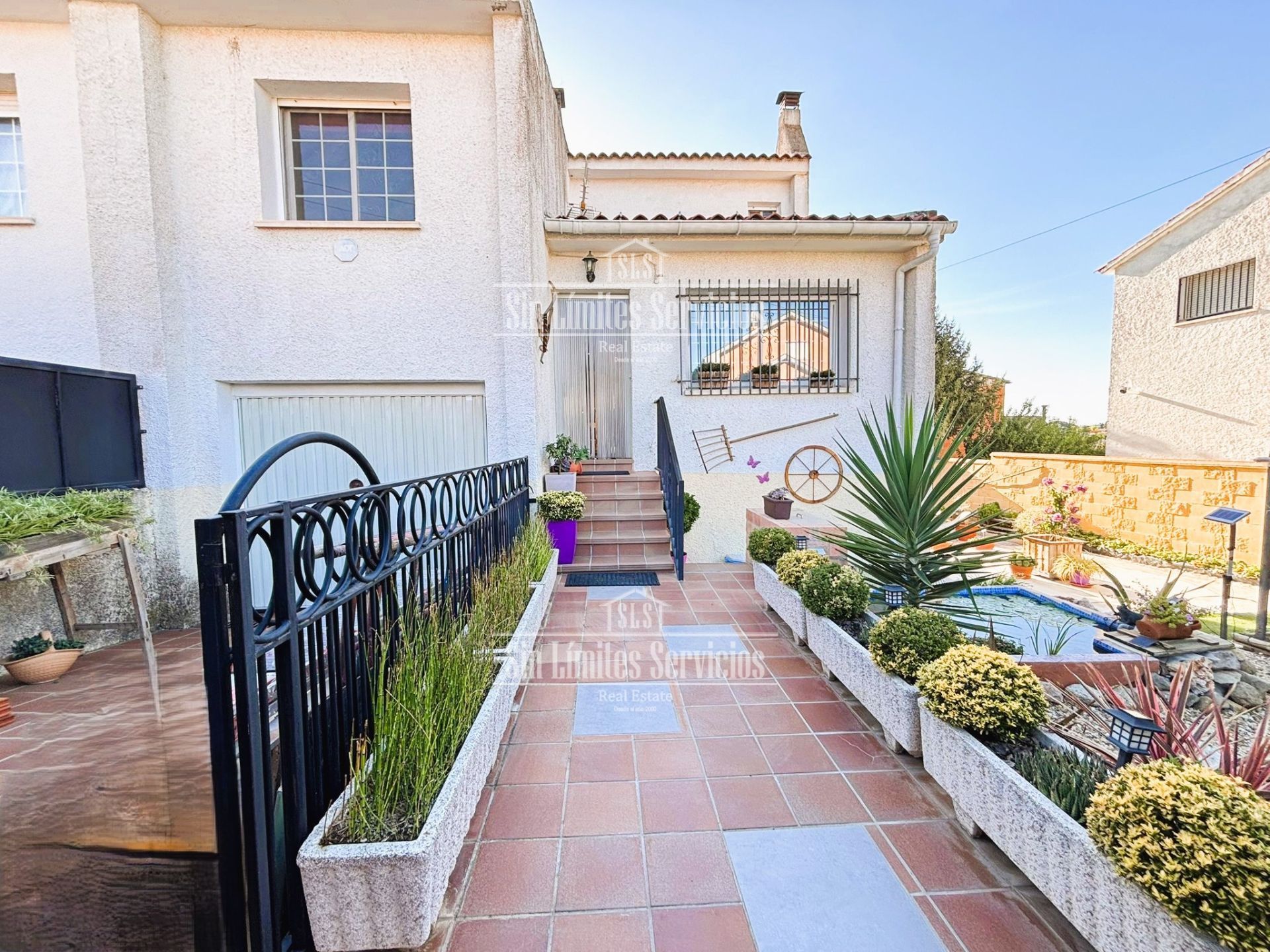 Vista exterior de Casa o chalet en venta en Serranillos del Valle con Aire acondicionado, Calefacción y Jardín privado