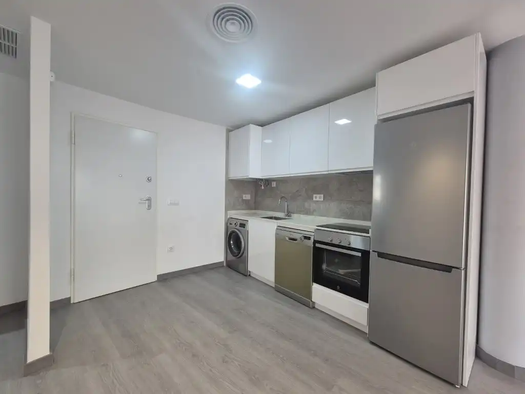 Kitchen of Flat for sale in Zaragoza  with Air Conditioner, Oven and Washing machine