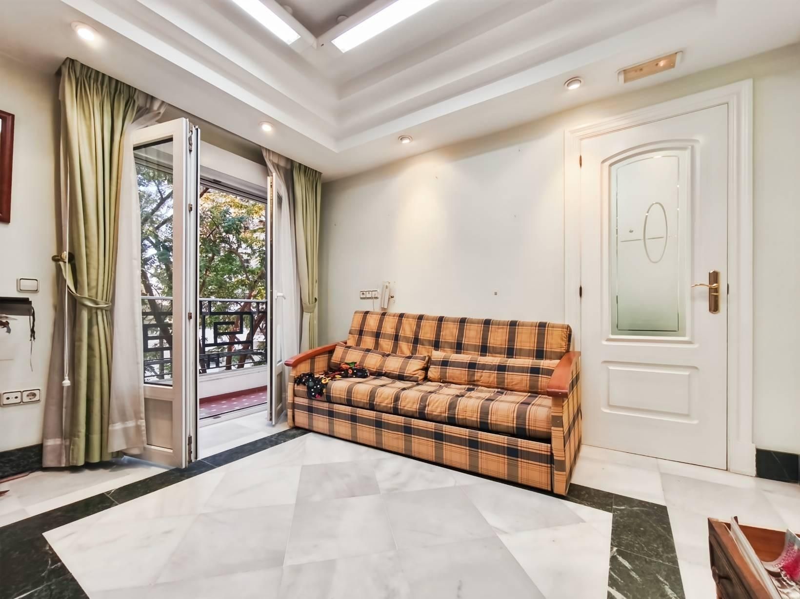 Sala d'estar de Pis en venda en  Almería Capital amb Parquet i Terrassa