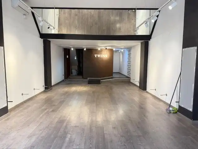Local comercial de lloguer a Centre - Passeig i Rodalies