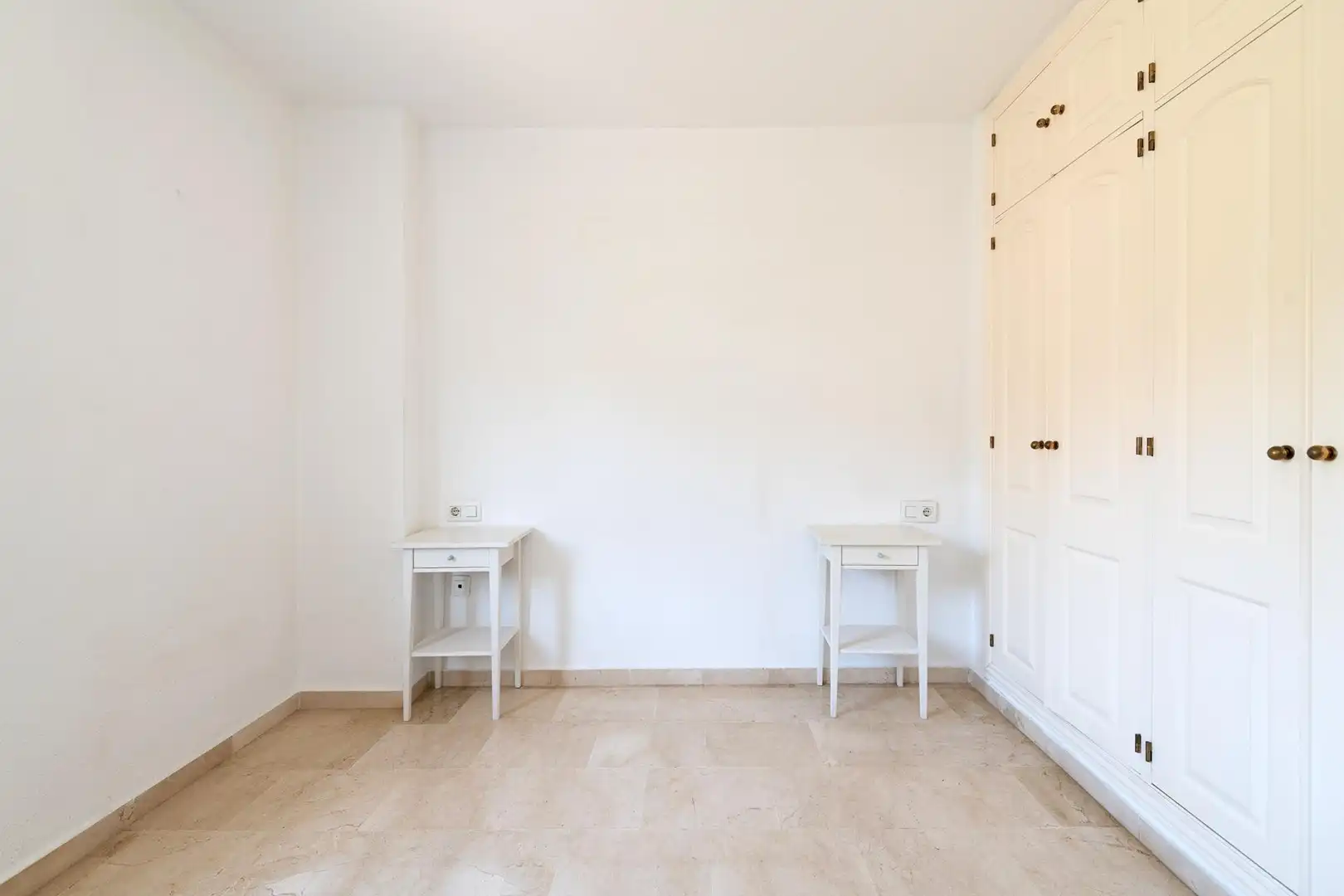 Habitación de Piso en venta en Málaga con Aire acondicionado, Terraza y Piscina comunitaria