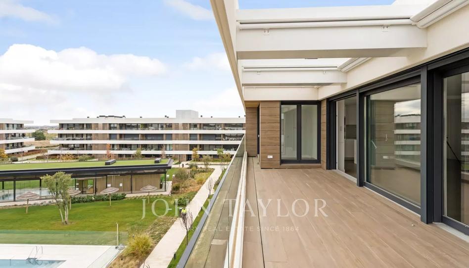 Foto 1 de Ático de alquiler en Encinar de los Reyes, Madrid