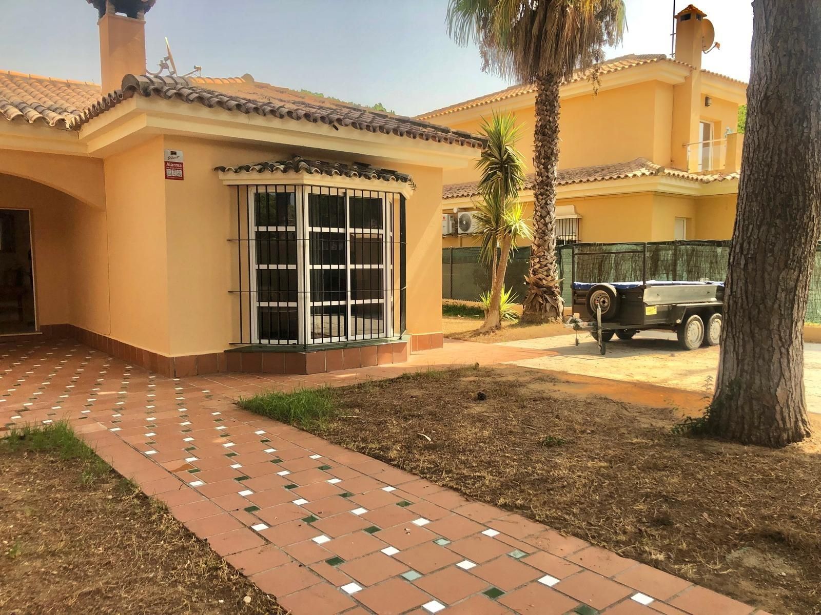 Vista exterior de Casa o xalet en venda en Chiclana de la Frontera