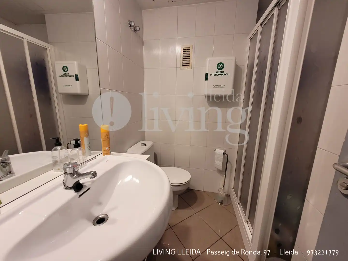 Bathroom of Office for sale in Lleida  with Air Conditioner, Heating and Storage room