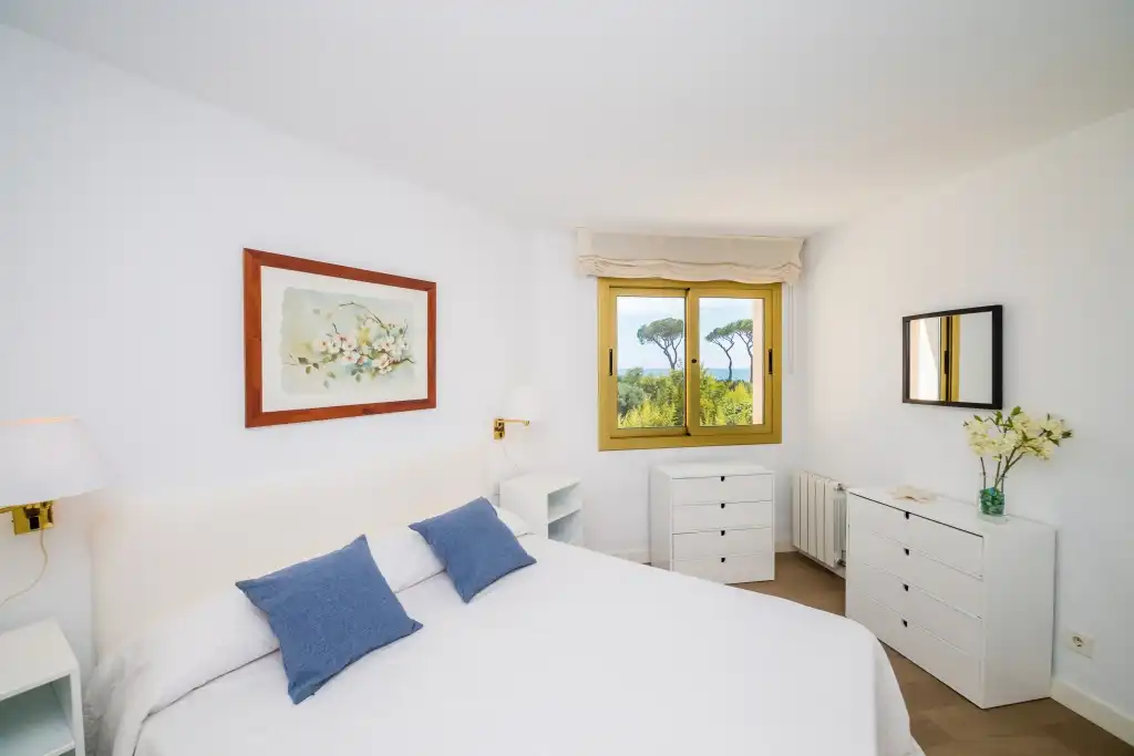 Schlafzimmer von Wohnungen zum Verkauf in Castell d'Aro, Platja d'Aro i s'Agaró mit Klimaanlage, Heizung und Terrasse