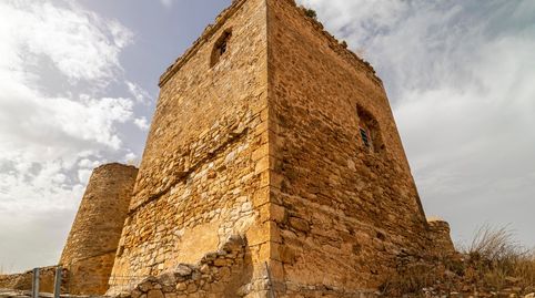 Castillo del siglo XV en Establés, Guadalajara, imatge 3