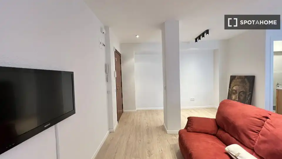 Flat for rent in Madrid  with Air Conditioner, Heating and Furnished