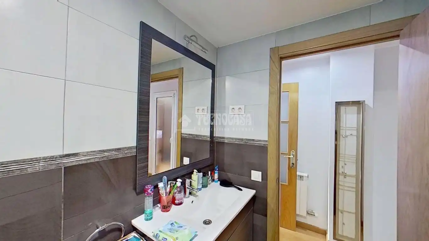 Bathroom of Flat for sale in Manresa  with Terrace and Balcony