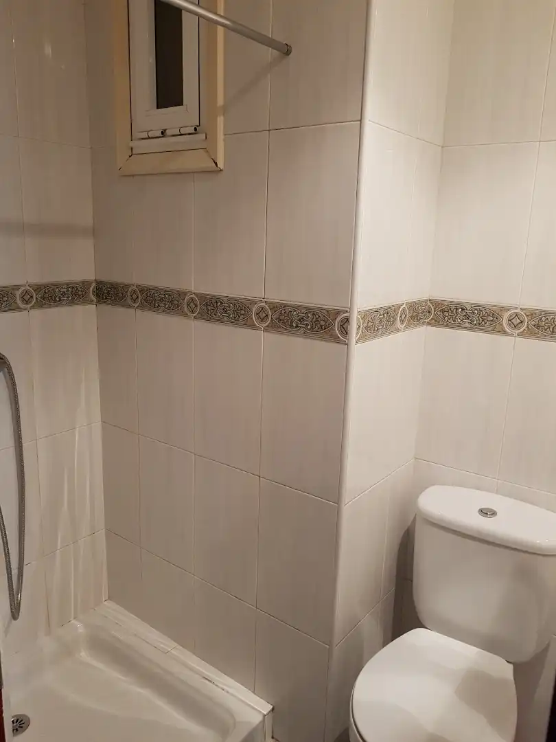 Bany de Pis en venda en Santiago de Compostela  amb Calefacció, Moblat i Forn