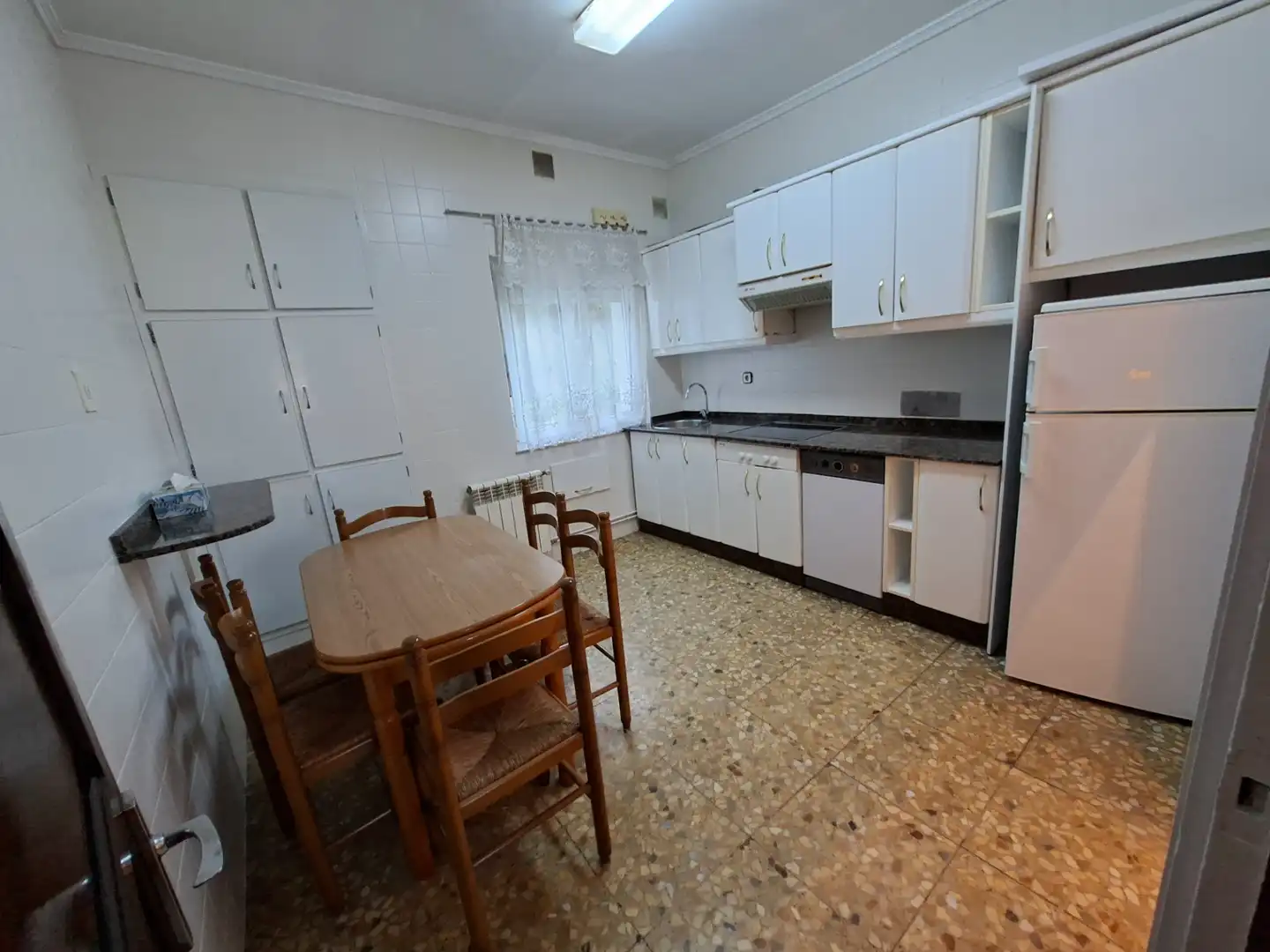 Cocina de Piso en venta en Pravia con Calefacción, Trastero y Amueblado