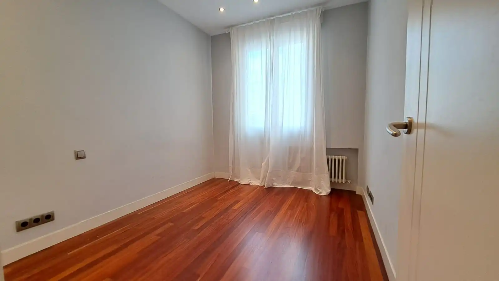 Bedroom of Flat for sale in Bilbao   with Heating, Storage room and Oven