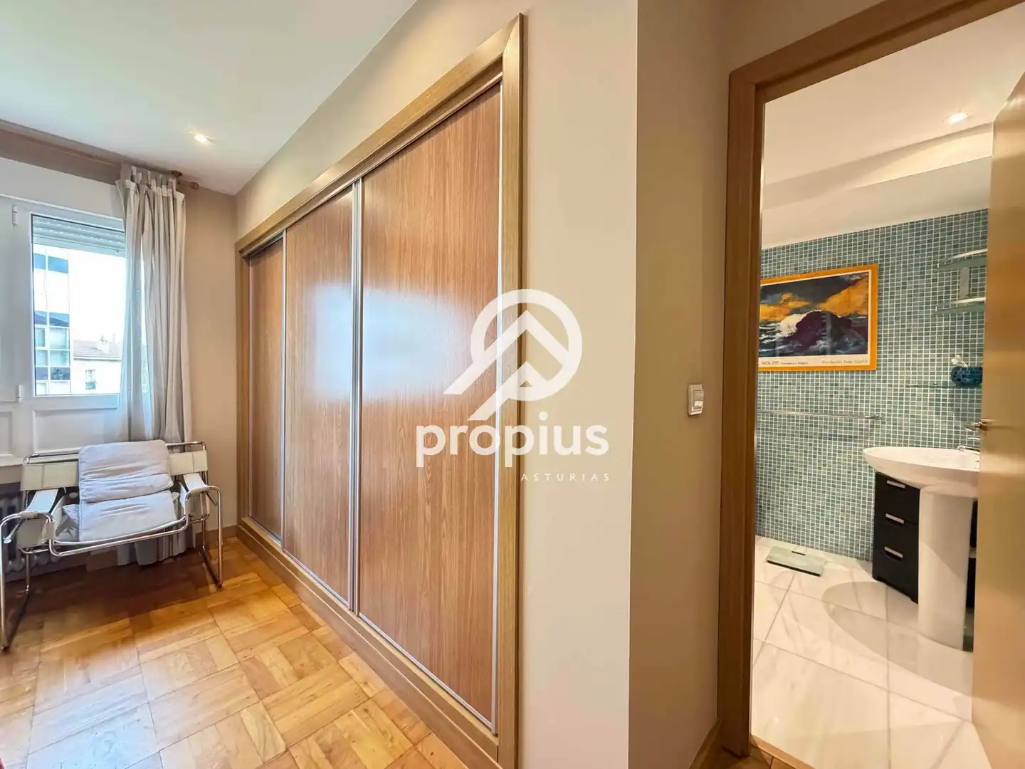 Bedroom of Flat for sale in Oviedo   with Heating, Parquet flooring and Oven